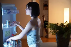Chị cô vợ cãi nhau với anh xã đến nhà cô bạn gái ở rồi địt luôn chồng yêu em gái