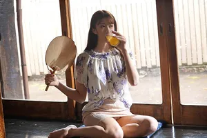 Mùa hè buồn chán ở quê quan hệ vợ nhà cạnh bên thiếu thốn vì lấy ông xã già