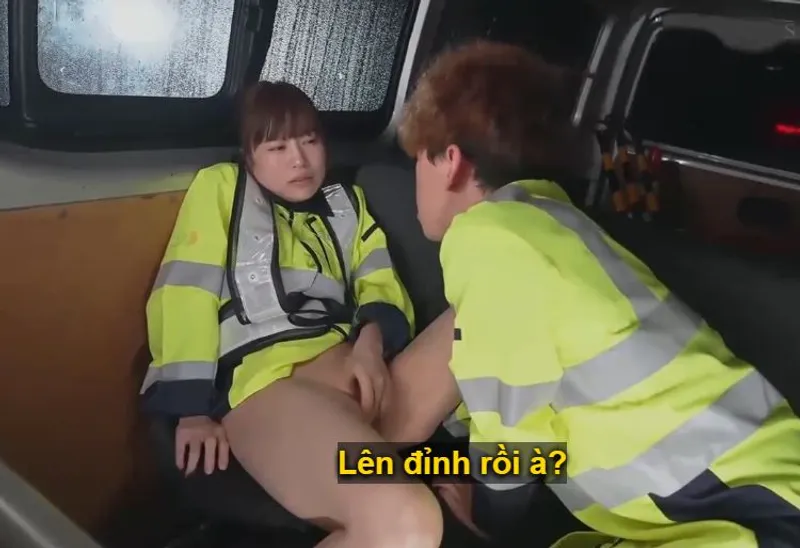 Cô vợ đi làm kiếm thêm phụ gã chồng rồi lại rung động với cậu trai trẻ vì thiếu thốn